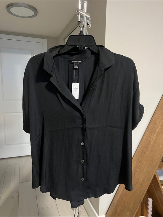 Banana Republic Tops - Banana Republic Black Short-Sleeve Button Front Blouse